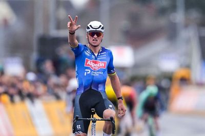 'It is one of the victories that hurt the most' – Mathieu van der Poel wins third successive E3 Saxo Classic after thrilling finish
