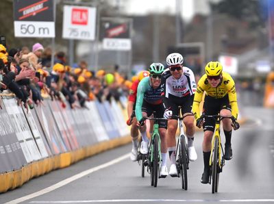 'Per made no mistakes' – Visma-Lease a Bike lay fault with Jonas Abrahamsen after Hagenes' group fumbles catch at E3 Saxo Classic