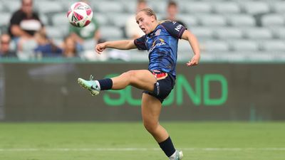 Sydney clinch vital derby win, Newcastle beat United