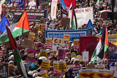 Half a million gather in London for biggest anti-far right demo, say organisers