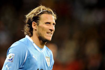 ‘It was a blessing to play with Suarez and Cavani for Uruguay. They helped raise the level of a generation that made history at the 2010 World Cup’ Diego Forlan recalls his role in La Celeste’s legendary attacking trident