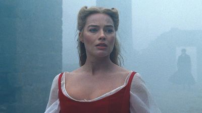 C'Mon Hulu, Even Margot Robbie Is Obsessed With ACOTAR (And We Need A Show)