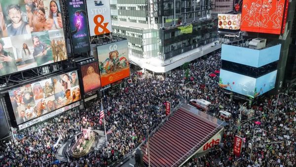 ‘Put down the crown, clown’: 'No Kings' protests see thousands across US rallying against Trump