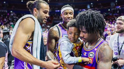 Davis drives Sydney to one win from being crowned kings