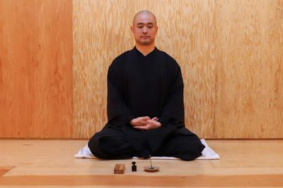 Buddhist monk says workers struggle to wind down from fast-paced office culture—he shares a 30-second tip to reset your nervous system