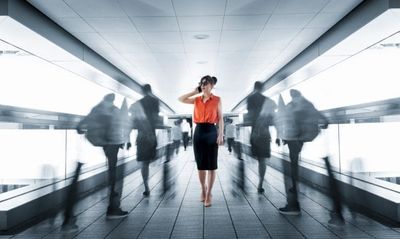 7 Situations Where You Should Never Let Someone Use Your Phone