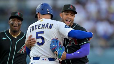 Ketel Marte Records Unique Out on Freddie Freeman by Giving Him a Hug