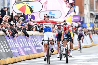 In Flanders Fields Women: Lorena Wiebes sprints to record third consecutive victory in Wevelgem