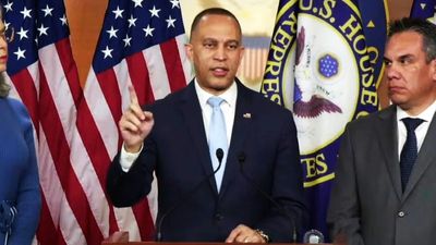 ‘Really struggling’: Hakeem Jeffries points out GOP’s 15-month humiliation tour, and now Mike Johnson is sweating bullets