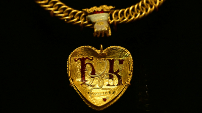 Tudor Heart: A Renaissance gold necklace featuring a French-English pun on the love between Henry VIII and his first wife, Katherine of Aragon