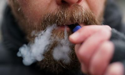Vaping likely to cause lung and oral cancer, Australian researchers find in new review of evidence