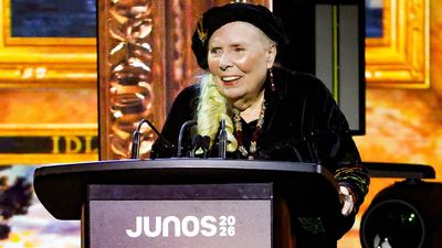 “It changed my life for the better. I went into a coma which helped me to quit smoking”: Joni Mitchell accepts a Juno Lifetime Achievement from Canadian Prime Minister Mark Carney and says that her near-fatal brain aneurysm gave her a “better life”