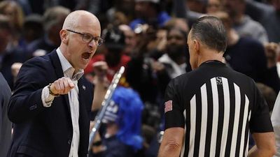 ESPN Analyst Says Video of Dan Hurley Lightly Headbutting Referee Is ‘Absolutely Nothing'