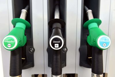 Full tank of diesel breaks £100 mark as Iran oil crisis deepens