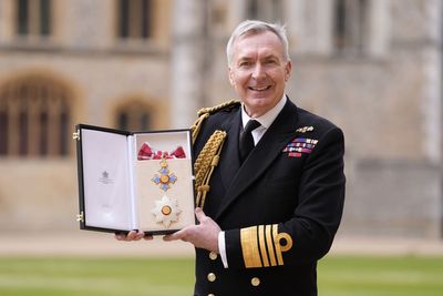 King reflects on ‘difficult time’ in Middle East as ex-forces chief is honoured