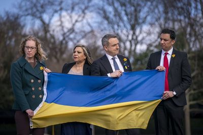 Cole-Hamilton opens door to helping Sarwar become first minister