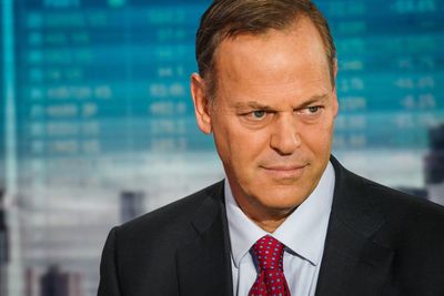 This billionaire is quietly giving away free college to 800,000 people