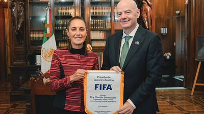 Fifa chief hails Mexico's readiness as teams prepare for World Cup finals