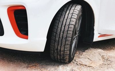 Worn Tire Sidewalls Are Causing Sudden Blowouts—And Many Drivers Miss the Warning Signs
