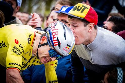 'I misjudged this situation for a moment' – Fan apologises for close encounter of the nasal kind with Wout Van Aert at In Flanders Fields