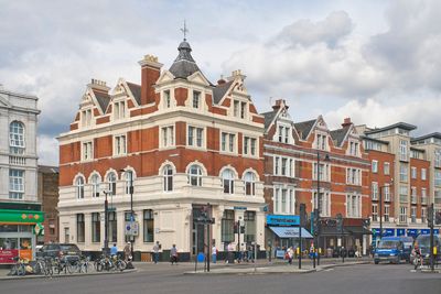 Teenagers wreak havoc in Clapham during Easter holiday ‘link up’