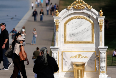 Who Put a 10-Foot Golden Toilet In Front of Lincoln Memorial? Protest Hits D.C. Over Trump Bathroom Redesign