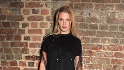 Lara Stone's Kitchen Embraces One of the Designers' Favorite Shades for 2026 and a Nature-Inspired Combination That Reads 'Calm'