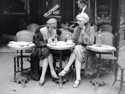 Tourists flock to Paris, cheapest capital in Europe – archive, 1926