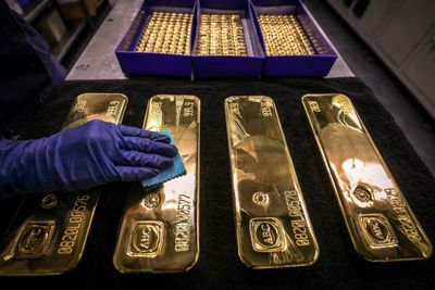 Investors Hedge Bets As Gold Gains Despite Risk-On Mood
