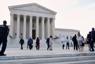 The Latest: Supreme Court hears arguments over Trump's birthright citizenship order