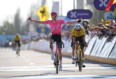 Wout van Aert aims to not repeat mistake, Demi Vollering and Marlen Reusser return and more – things to watch out for at Dwars door Vlaanderen