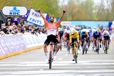 Dwars door Vlaanderen: Filippo Ganna catches and passes Wout van Aert in closing metres to score dramatic last gasp victory