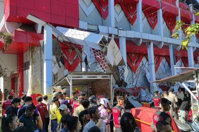7.4-magnitude earthquake rocks Indonesia, kills one and sets off small tsunami waves