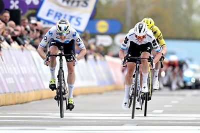 'I have mixed feelings' - Late-race gamble falls short for Demi Vollering at Dwars door Vlaanderen
