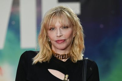 Courtney Love urges Dave Grohl to publicly squash their years-long feud: ‘Be man enough to man up’