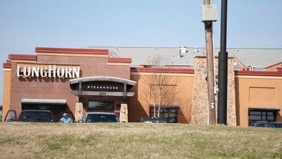 Family of 17 sat down for a LongHorn Steakhouse dinner. All was good – until they checked their bank statements at home that night