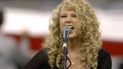 "She goes, 'No, I want to play you the songs on my guitar. Let's just go out to the parking lot, and I'll sit in the back of your truck’”: Back in 2006, a “fearless” Taylor Swift took a hands-on approach to getting her music played on the radio