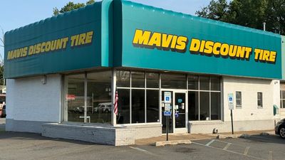 Man took his receipt to Mavis Discount Tire and waited a week for a callback that never came, then he showed up in person and things got ugly fast