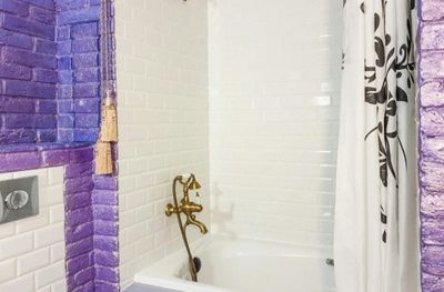 Should You Leave Your Shower Curtain Open or Closed? Most People Get This Wrong