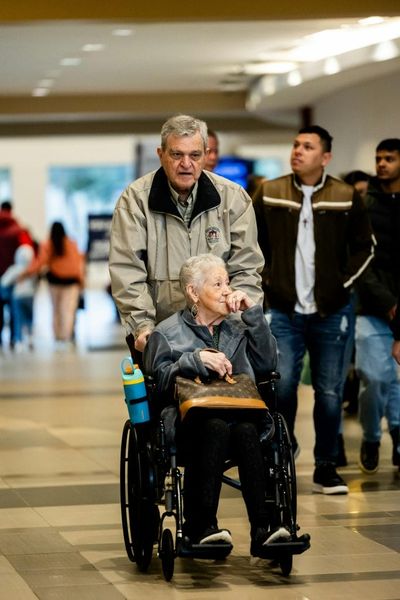 7 In‑Flight Medical Emergencies Rising Among Seniors — And the One Item Doctors Say to Pack