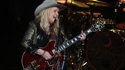 “We would roll into, say, Portland, and go to the pawn shops. You could find a ’57 Les Paul for $200!” Melissa Etheridge learned more from a grouchy old man who’d lost his fingers than she did at Berklee