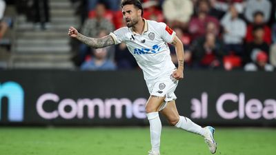 Reds and Auckland share points in fierce battle