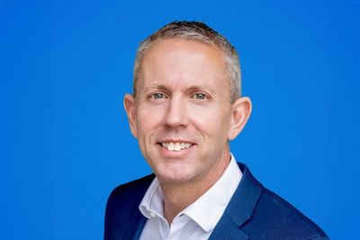 Dell's CFO built a 27-year career without leaving the company. Here's how he kept moving up