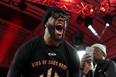 Chisora vs Wilder hit by glove issues on eve of much-hyped heavyweight clash