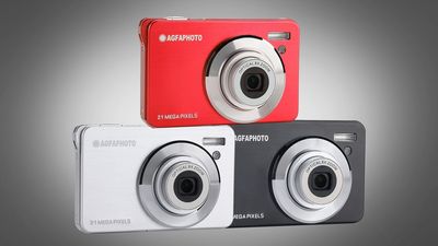 This US$99 compact camera promises to be a big hit in Japan – and it takes on Kodak's best-selling favorite