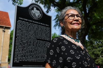 Descendants of Choctaw code talkers gather in Fort Worth for historical marker unveiling