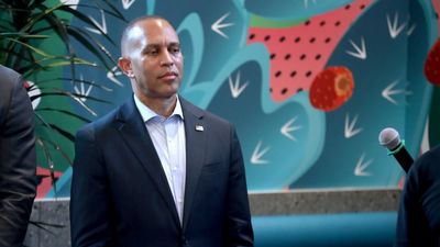 ‘Good riddance’: Pam Bondi gets dumped, and Hakeem Jeffries already has bets on who will be Trump’s next casualty