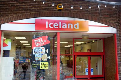 Shop security guards should carry truncheons to tackle crime, Iceland boss says