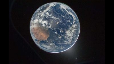 Artemis 2 astronauts see Earth in the rear-view mirror | Space photo of the day for April 3, 2026