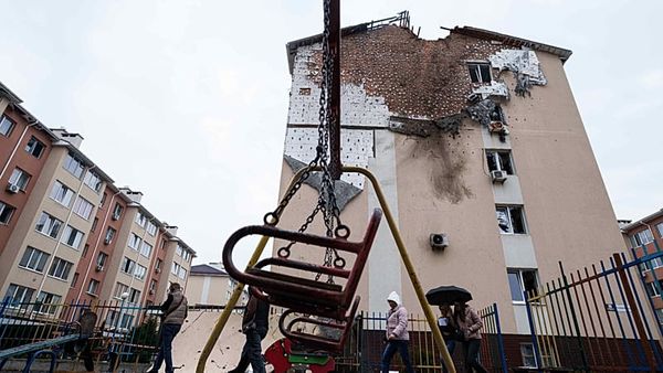 Fifteen dead in 'massive' Russian attack while Kyiv signals readiness for Easter ceasefire